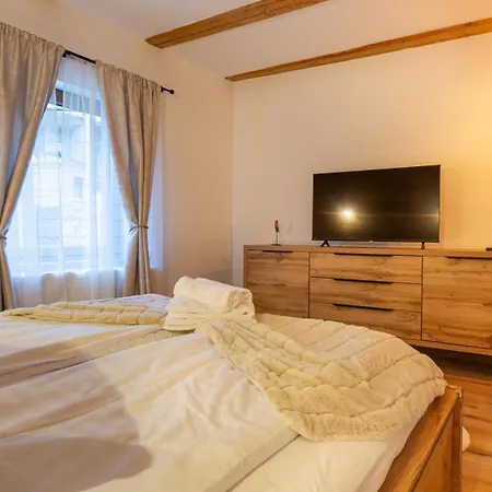 Sun X Mountains - Old Town Apartment Brasov