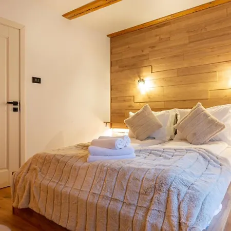 Sun X Mountains - Old Town Brașov