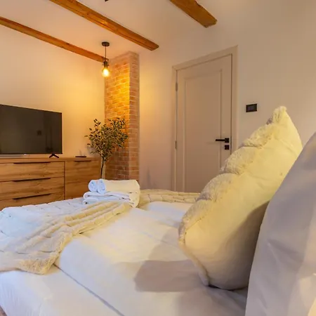 Sun X Mountains - Old Town * Brașov