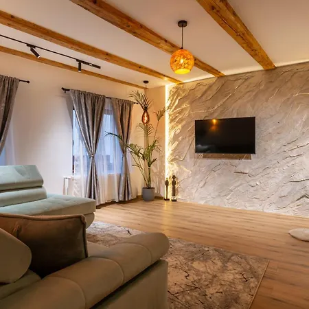 Sun X Mountains - Old Town 布拉索夫