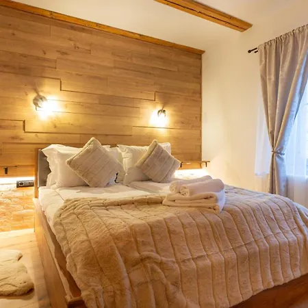 Sun X Mountains - Old Town Apartment *