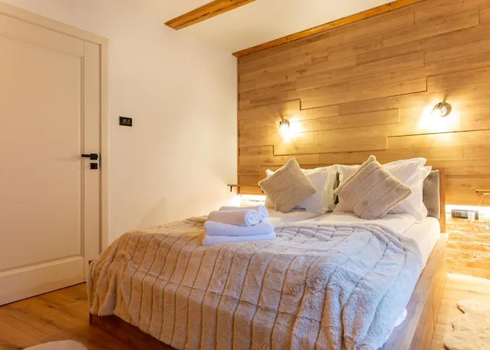 Sun X Mountains - Old Town Brașov