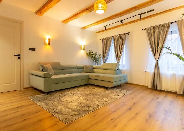 Sun X Mountains - Old Town Brasov